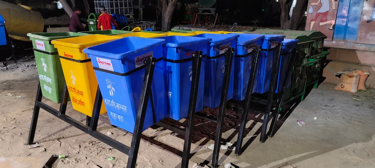 Plastic Dustbin with MS Stand